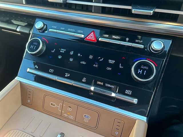 Hyundai Santa Fe 1.6 TGDi Plug-in Hybrid Ultimate 5dr 4WD Auto