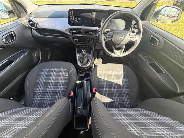 Hyundai I10 1.0 [63] Premium 5dr [Nav] White