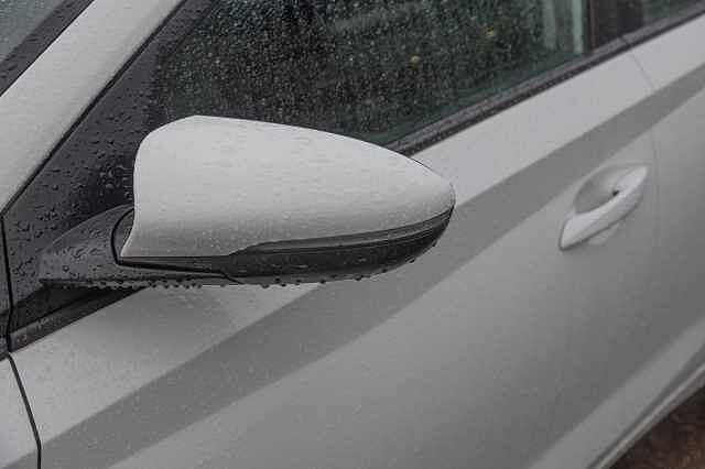 Hyundai I20 1.0T GDi 48V MHD SE Connect 5dr White