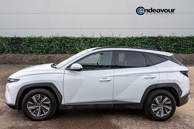 Hyundai TUCSON 1.6 TGDi 48V MHD SE Connect 5dr 2WD DCT White