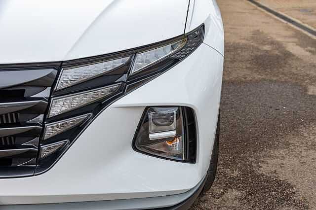 Hyundai TUCSON 1.6 TGDi 48V MHD SE Connect 5dr 2WD DCT White