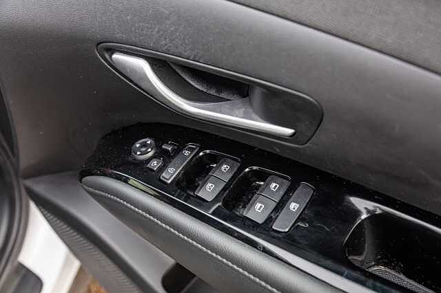 Hyundai TUCSON 1.6 TGDi 48V MHD SE Connect 5dr 2WD DCT White