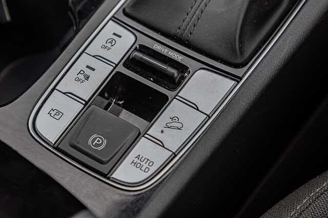 Hyundai TUCSON 1.6 TGDi 48V MHD SE Connect 5dr 2WD DCT White