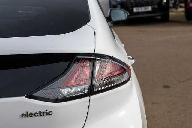 Hyundai IONIQ 100kW Premium SE 38kWh 5dr Auto White