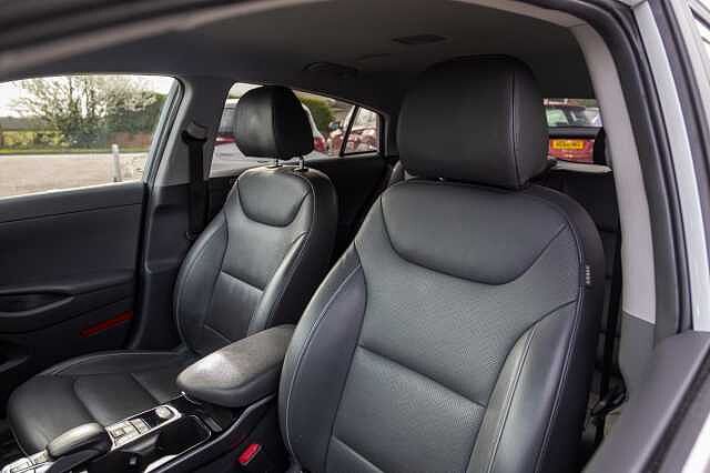 Hyundai IONIQ 100kW Premium SE 38kWh 5dr Auto White