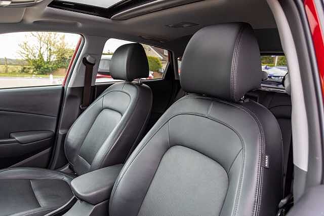 Hyundai KONA 1.6 GDi Hybrid Ultimate 5dr DCT Red
