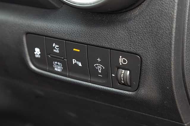 Hyundai KONA 1.6 GDi Hybrid Ultimate 5dr DCT Red