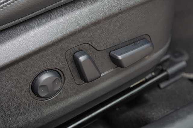 Hyundai KONA 1.6 GDi Hybrid Ultimate 5dr DCT Red