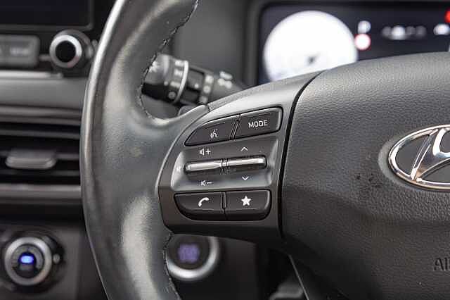 Hyundai KONA 1.6 GDi Hybrid Ultimate 5dr DCT Red