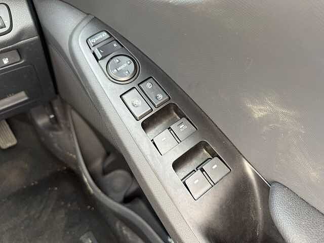 Hyundai IONIQ 100kW Premium SE 38kWh 5dr Auto White