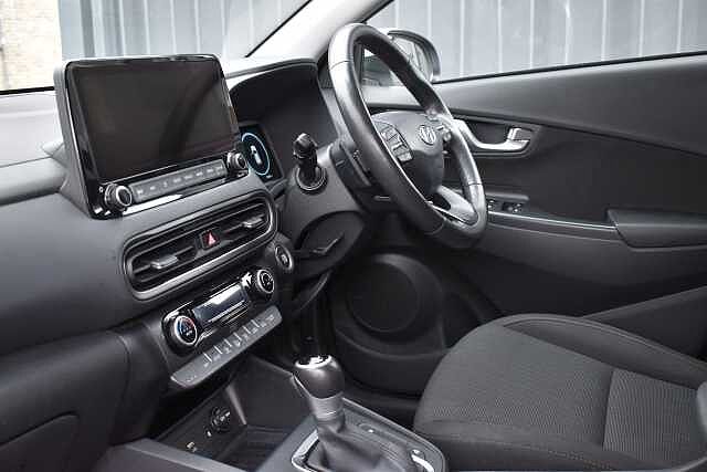 Hyundai KONA 1.6 GDi Hybrid Premium 5dr DCT White