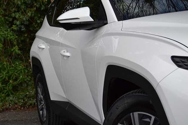Hyundai TUCSON 1.6 TGDI SE CONNECT, SUPERB UNBLEMISHED EXAMPLE WITH ONLY 3970 MILES Atlas White