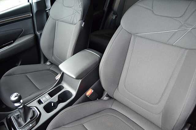 Hyundai TUCSON 1.6 TGDI SE CONNECT, SUPERB UNBLEMISHED EXAMPLE WITH ONLY 3970 MILES Atlas White