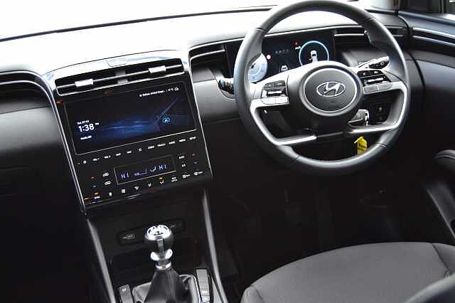 Hyundai TUCSON 1.6 TGDI SE CONNECT, SUPERB UNBLEMISHED EXAMPLE WITH ONLY 3970 MILES Atlas White