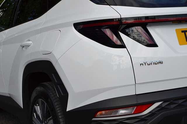Hyundai TUCSON 1.6 TGDI SE CONNECT, SUPERB UNBLEMISHED EXAMPLE WITH ONLY 3970 MILES Atlas White