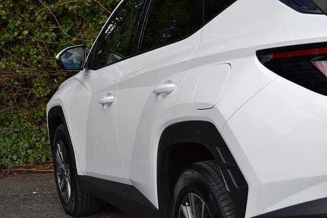 Hyundai TUCSON 1.6 TGDI SE CONNECT, SUPERB UNBLEMISHED EXAMPLE WITH ONLY 3970 MILES Atlas White
