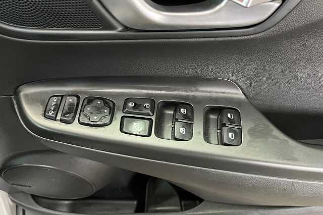 Hyundai KONA 39kWh Premium Auto 5dr (10.5kW Charger) Grey