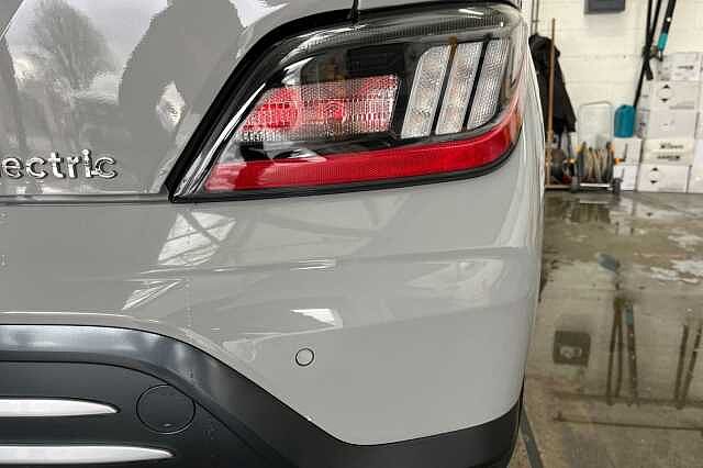 Hyundai KONA 39kWh Premium Auto 5dr (10.5kW Charger) Grey