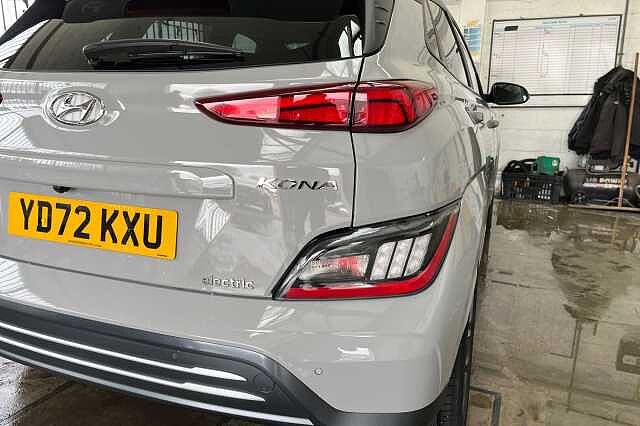 Hyundai KONA 39kWh Premium Auto 5dr (10.5kW Charger) Grey