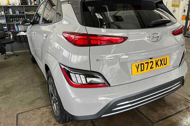 Hyundai KONA 39kWh Premium Auto 5dr (10.5kW Charger) Grey