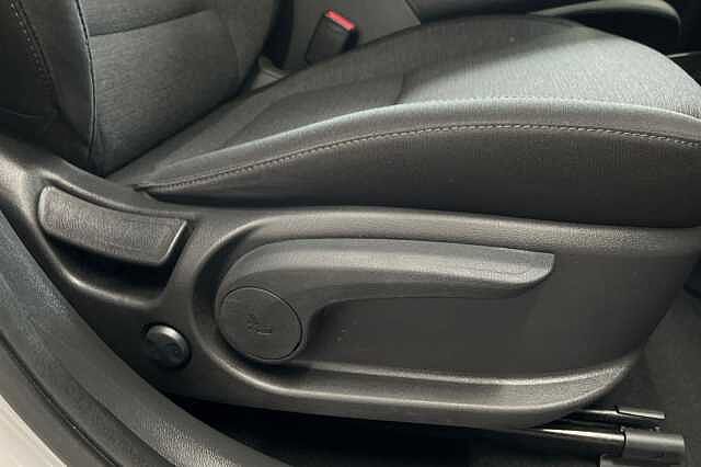 Hyundai KONA 39kWh Premium Auto 5dr (10.5kW Charger) Grey