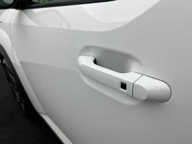 Hyundai INSTER 49kWh Cross ATLAS WHITE