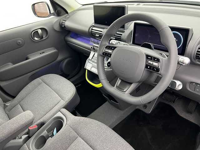 Hyundai INSTER 49kWh Cross ATLAS WHITE