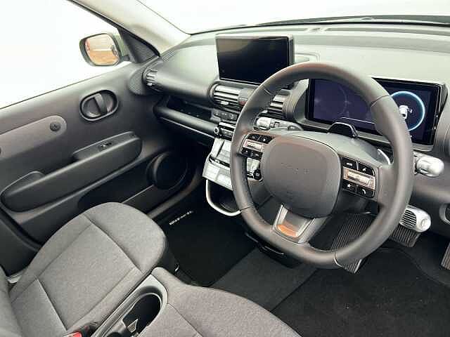 Hyundai INSTER 85kW 49kWh 01 JUNGLE KHAKI GREEN