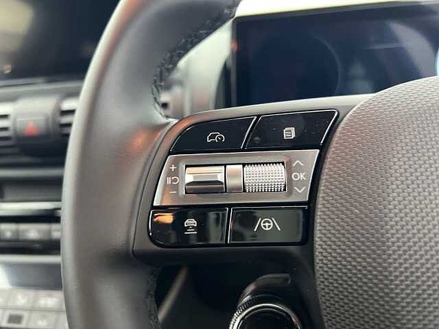 Hyundai INSTER 85kW 49kWh 01 JUNGLE KHAKI GREEN