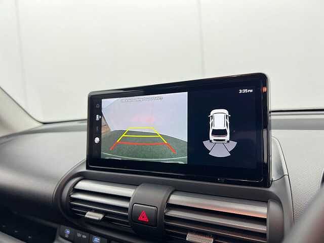 Hyundai INSTER 85kW 49kWh 01 JUNGLE KHAKI GREEN