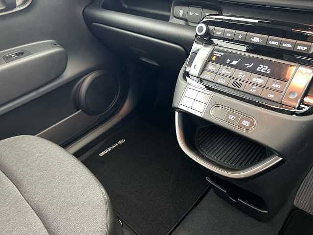 Hyundai INSTER 85kW 49kWh 01 JUNGLE KHAKI GREEN