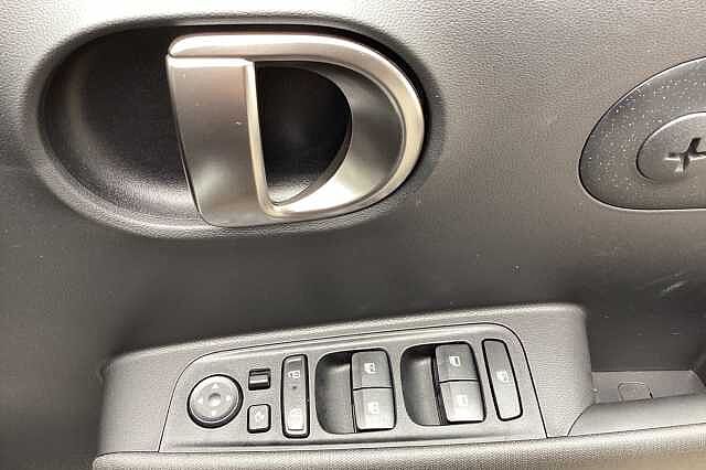 Hyundai INSTER 85kW 02 49kWh 5dr Auto White