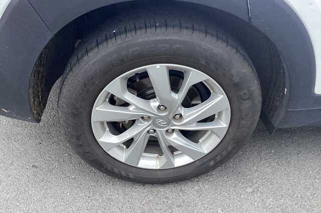 Hyundai TUCSON Hybrid 1.6CRDi (136ps) SE Nav 48V DCT White