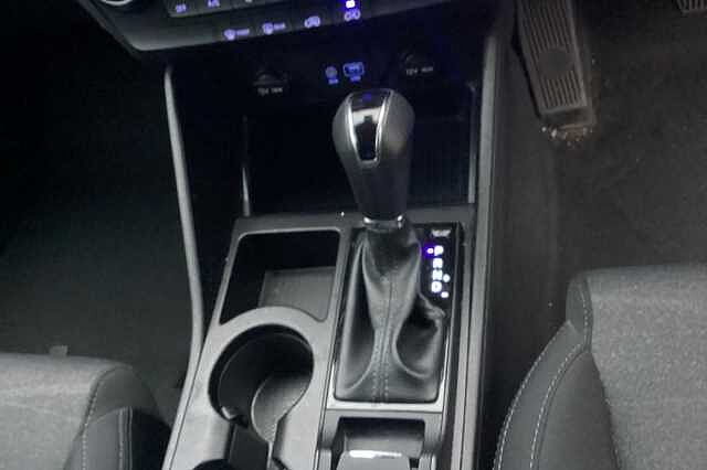 Hyundai TUCSON Hybrid 1.6CRDi (136ps) SE Nav 48V DCT White