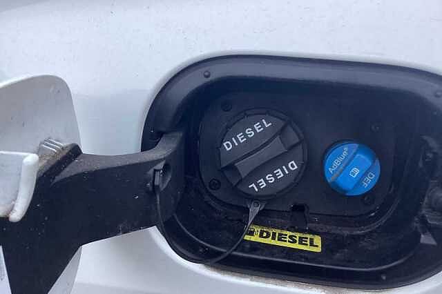 Hyundai TUCSON Hybrid 1.6CRDi (136ps) SE Nav 48V DCT White