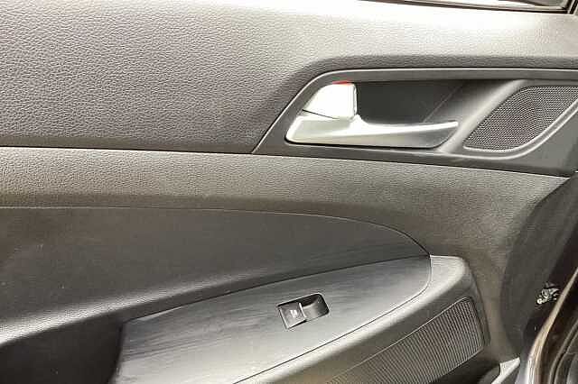 Hyundai TUCSON 1.6 GDi SE Nav (2WD) 5 Door Grey