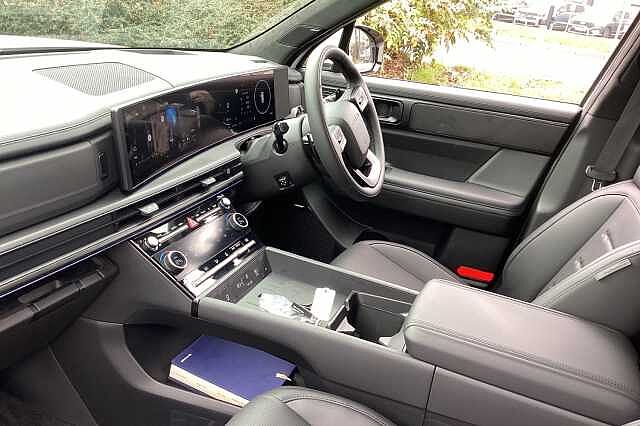 Hyundai SANTA FE 1.6 TGDi PHEV Calligraphy 5dr 4WD Auto [6 Seats] White