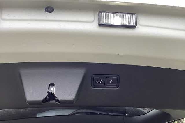 Hyundai SANTA FE 1.6 TGDi PHEV Calligraphy 5dr 4WD Auto [6 Seats] White