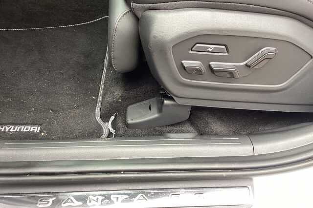 Hyundai SANTA FE 1.6 TGDi PHEV Calligraphy 5dr 4WD Auto [6 Seats] White