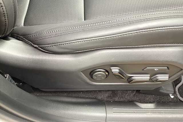 Hyundai SANTA FE 1.6 TGDi PHEV Calligraphy 5dr 4WD Auto [6 Seats] White