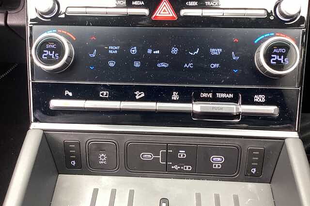 Hyundai SANTA FE 1.6 TGDi PHEV Calligraphy 5dr 4WD Auto [6 Seats] White