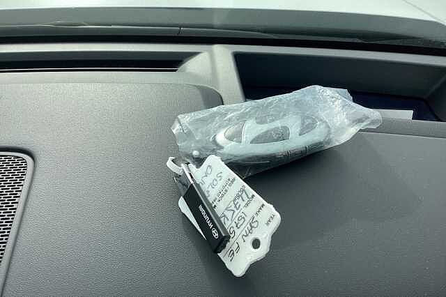 Hyundai SANTA FE 1.6 TGDi PHEV Calligraphy 5dr 4WD Auto [6 Seats] White