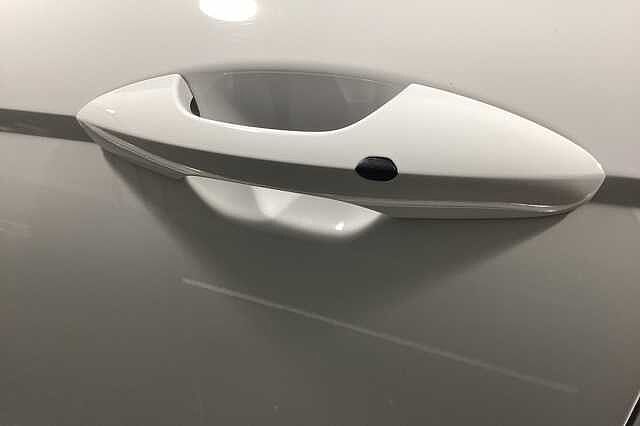 Hyundai KONA 160kW Advance 65kWh 5dr Auto White