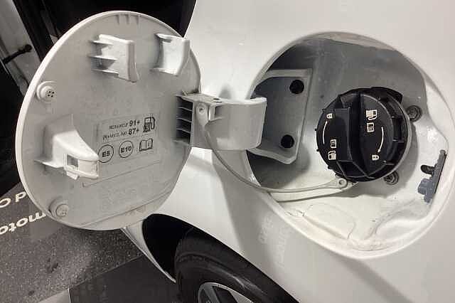 Hyundai I10 1.2 Advance 5dr Auto White