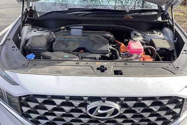 Hyundai SANTA FE 1.6 TGDi Hybrid Ultimate 5dr 4WD Auto White