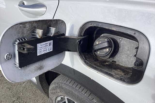 Hyundai SANTA FE 1.6 TGDi Hybrid Ultimate 5dr 4WD Auto White