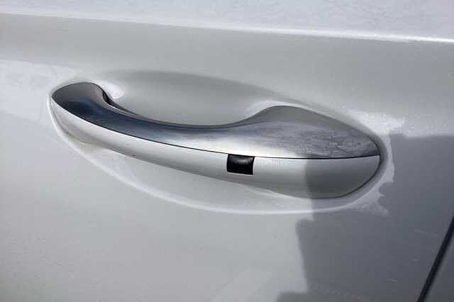 Hyundai SANTA FE 1.6 TGDi Hybrid Ultimate 5dr 4WD Auto White