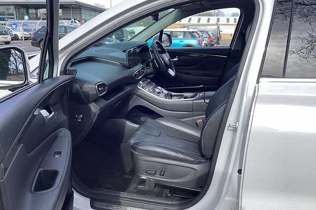 Hyundai SANTA FE 1.6 TGDi Hybrid Ultimate 5dr 4WD Auto White