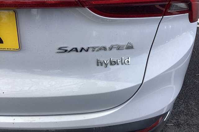 Hyundai SANTA FE 1.6 TGDi Hybrid Ultimate 5dr 4WD Auto White