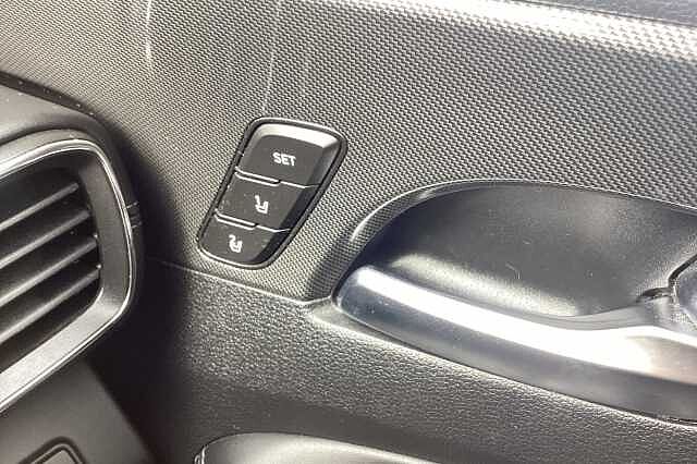 Hyundai SANTA FE 1.6 TGDi Hybrid Ultimate 5dr 4WD Auto White